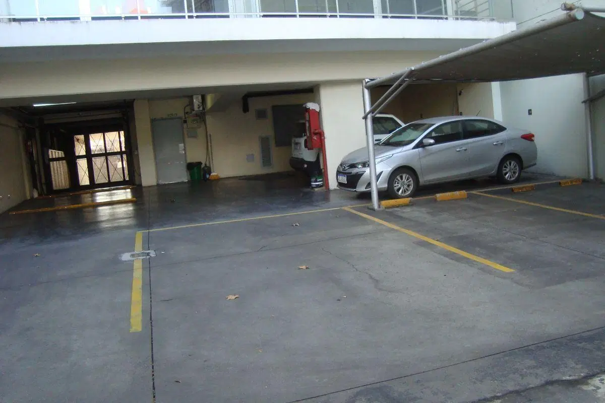 AV. LIBERTADOR 6966 OFICINA 60m2 p. 9° FRENTE PLANTA LIBRE ACTUALMENTE CON MAMPARA DIVISORIA COCHERA 5