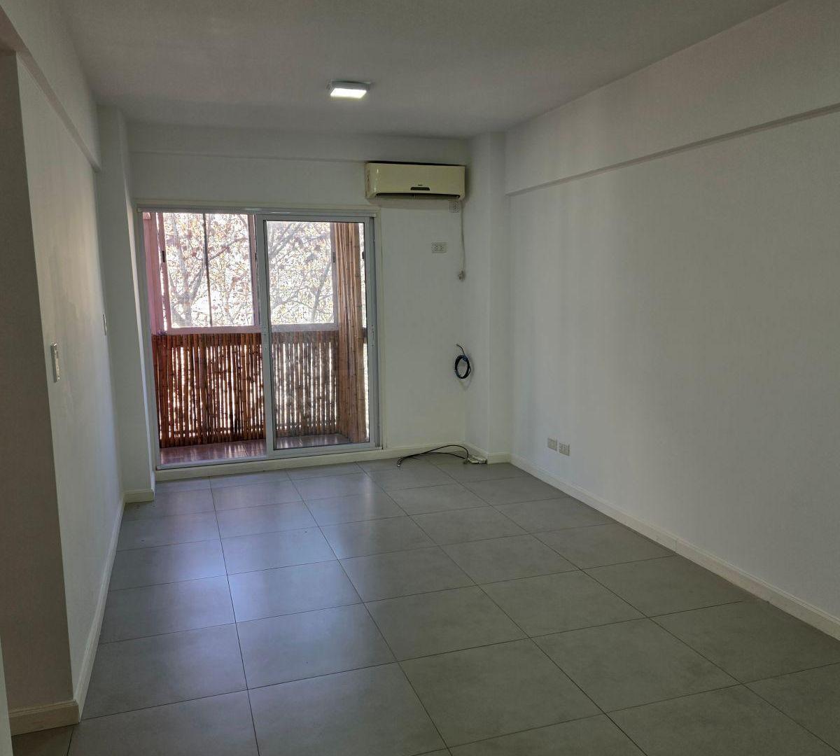 Foto de DEPARTAMENTO EN ALQUILER ALMAGRO 3 AMBIENTES BAÑO y TOIL HERMOSA COCINA, imagen 3