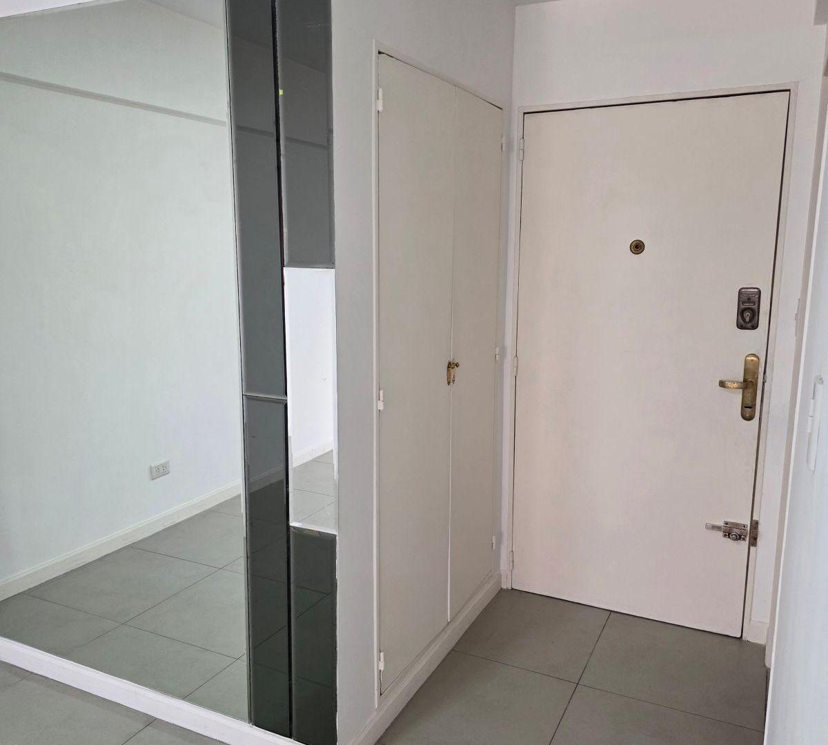 Foto de DEPARTAMENTO EN ALQUILER ALMAGRO 3 AMBIENTES BAÑO y TOIL HERMOSA COCINA, imagen 2