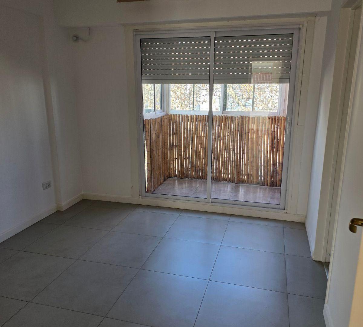 Foto de DEPARTAMENTO EN ALQUILER ALMAGRO 3 AMBIENTES BAÑO y TOIL HERMOSA COCINA, imagen 5