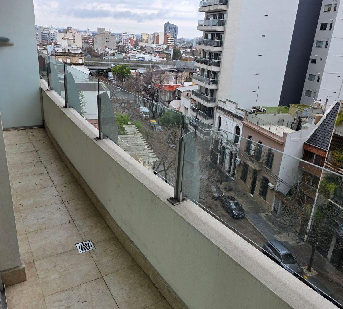 Foto de BEAUCHEF 912 2 AMBIENTES BAÑO y TOIL BALCON FRENTE p. 6° FULL, imagen 3