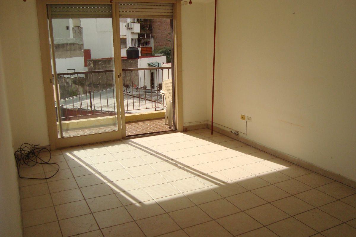 Foto de LAMBARE 856 2 AMBIENTES BALCON CORRIDO CTFTE p. 2° AMPLISIMA COCINA, imagen 3