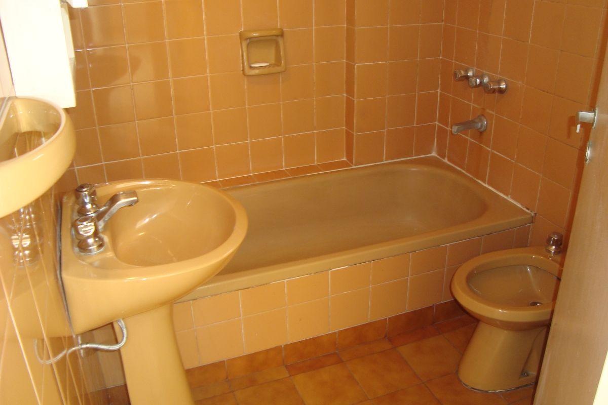 Foto de LAMBARE 856 2 AMBIENTES BALCON CORRIDO CTFTE p. 2° AMPLISIMA COCINA, imagen 2