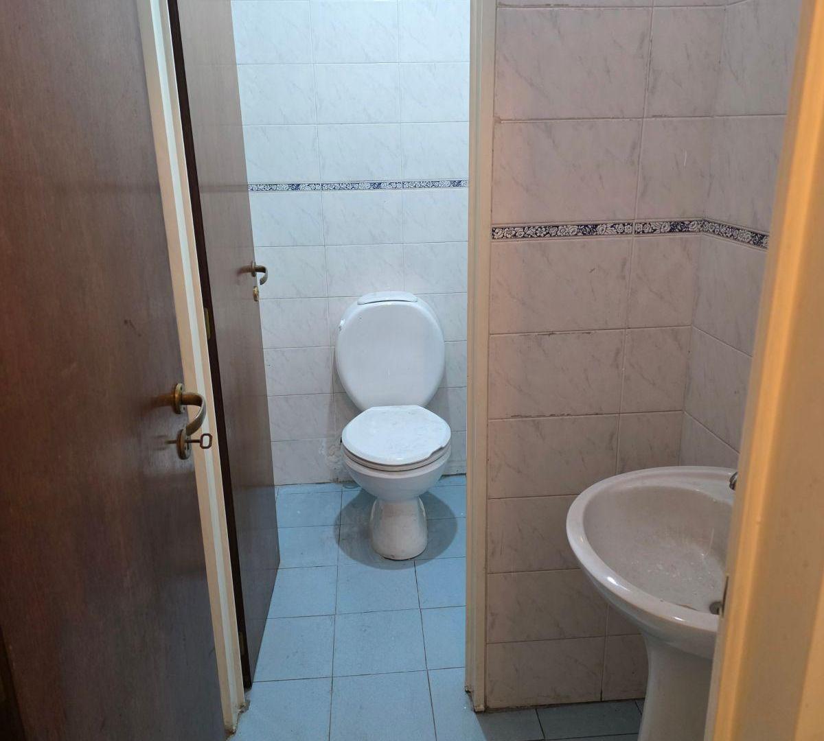 Foto de LOCAL EN ALQUILER AV BOEDO 386 MUY COMERCIAL 40m2 + SOTANO 50m2 y 2, imagen 3