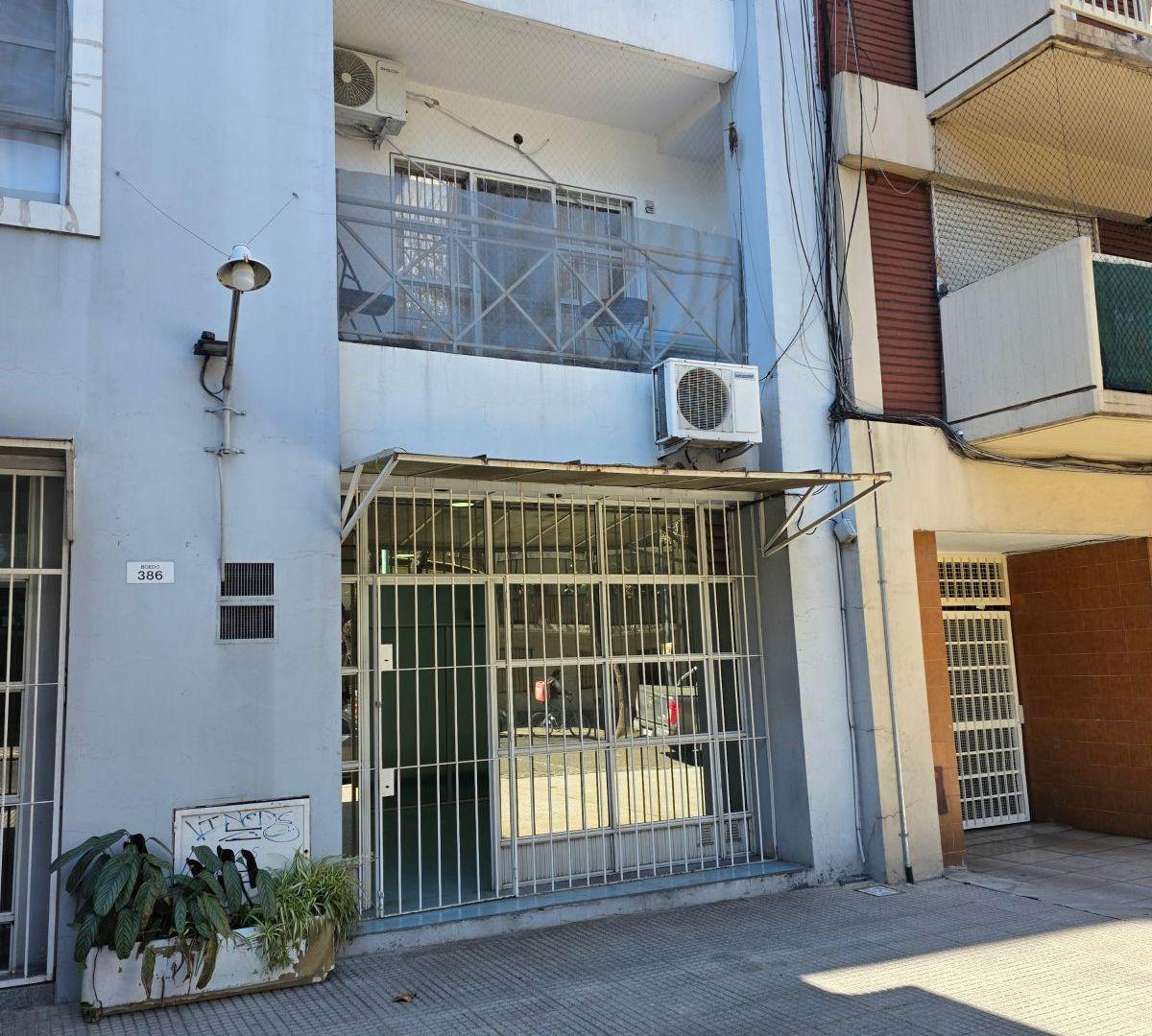 Foto de LOCAL EN ALQUILER AV BOEDO 386 MUY COMERCIAL 40m2 + SOTANO 50m2 y 2, imagen 5