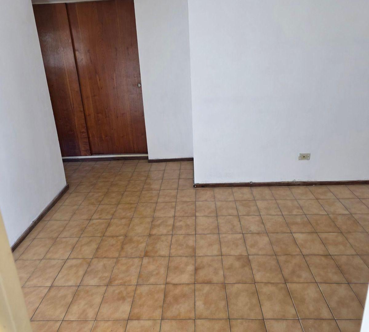 Foto de TTE GRAL PERON 3545 2 AMBIENTES MUY LUMINOSO LAVADERO SEPARADO, imagen 3