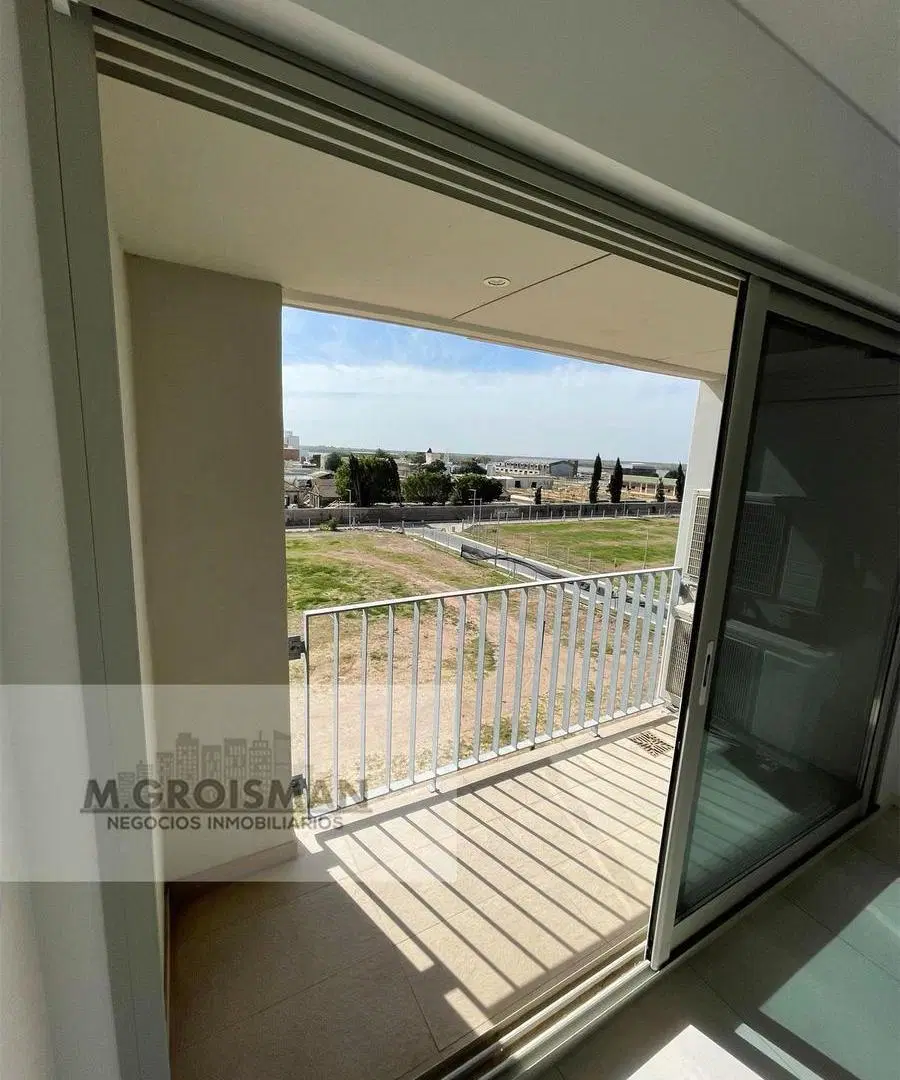 Metra Puerto Norte -Av. Luis Candido Carballo 5