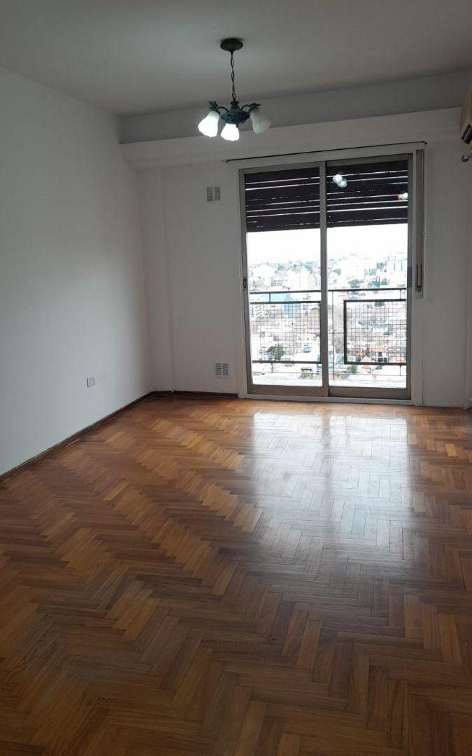 Foto de Dos ambientes piso alto, muy luminoso y recién pintado., imagen 1