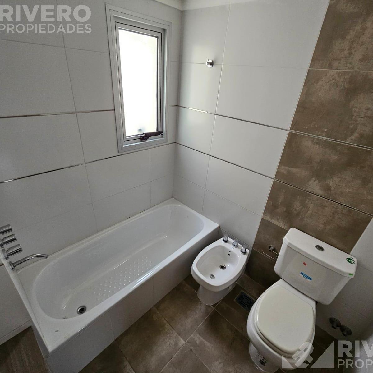 Foto de VENTA DEPARTAMENTO EN CASTELAR SUR- A MTS DE LA ESTACION, imagen 4