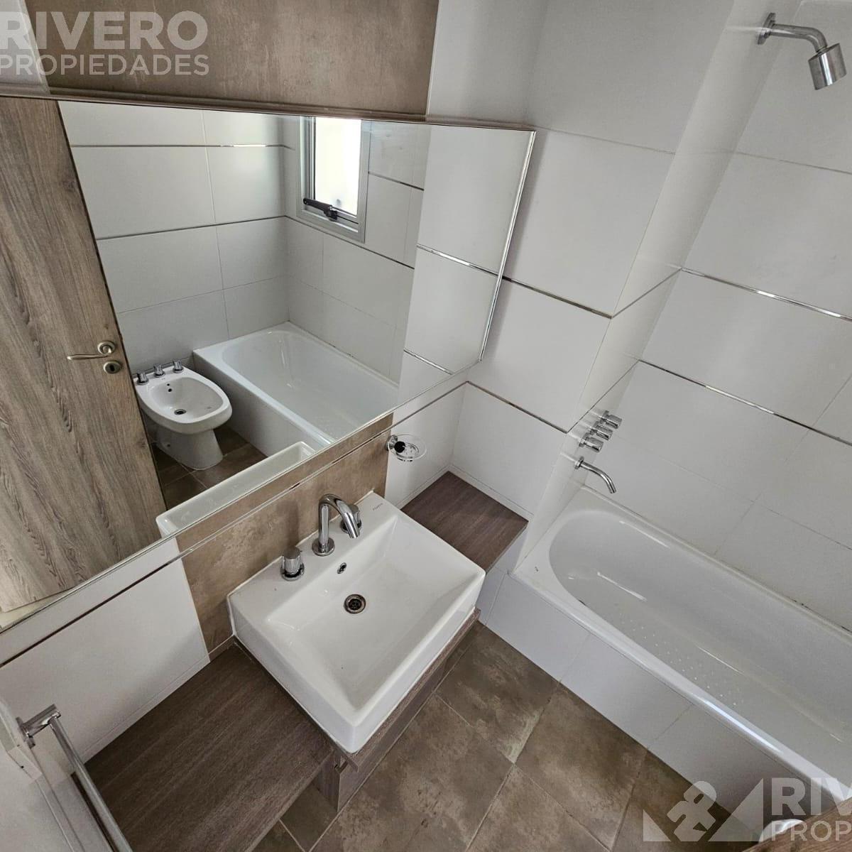 Foto de VENTA DEPARTAMENTO EN CASTELAR SUR- A MTS DE LA ESTACION, imagen 3