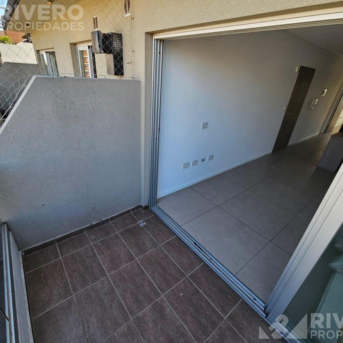 Foto de VENTA DEPARTAMENTO EN CASTELAR SUR- A MTS DE LA ESTACION, imagen 5