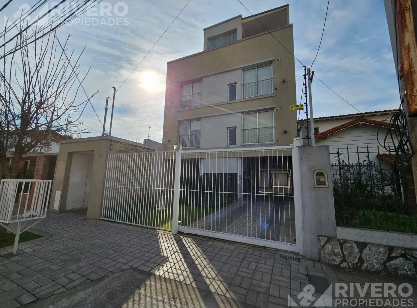DEPARTAMENTO EN VENTA EN MORON NORTE - 2 AMBIENTES CON COCHERA Y TERRAZA PROPIA 3