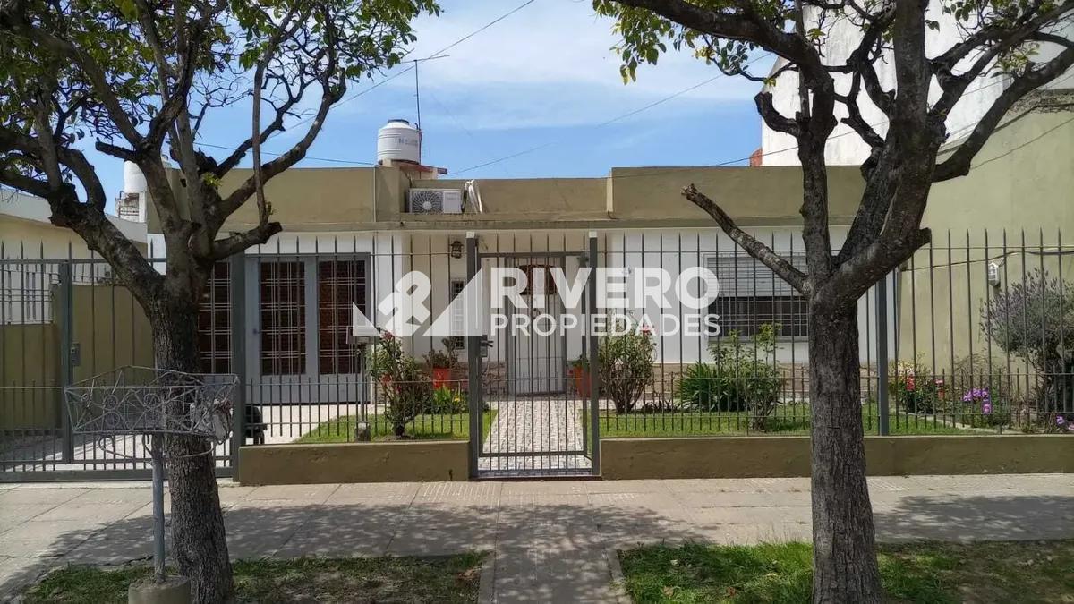 CASA EN VENTA EN MORON SUR - IDEAL FAMILIA GRANDE