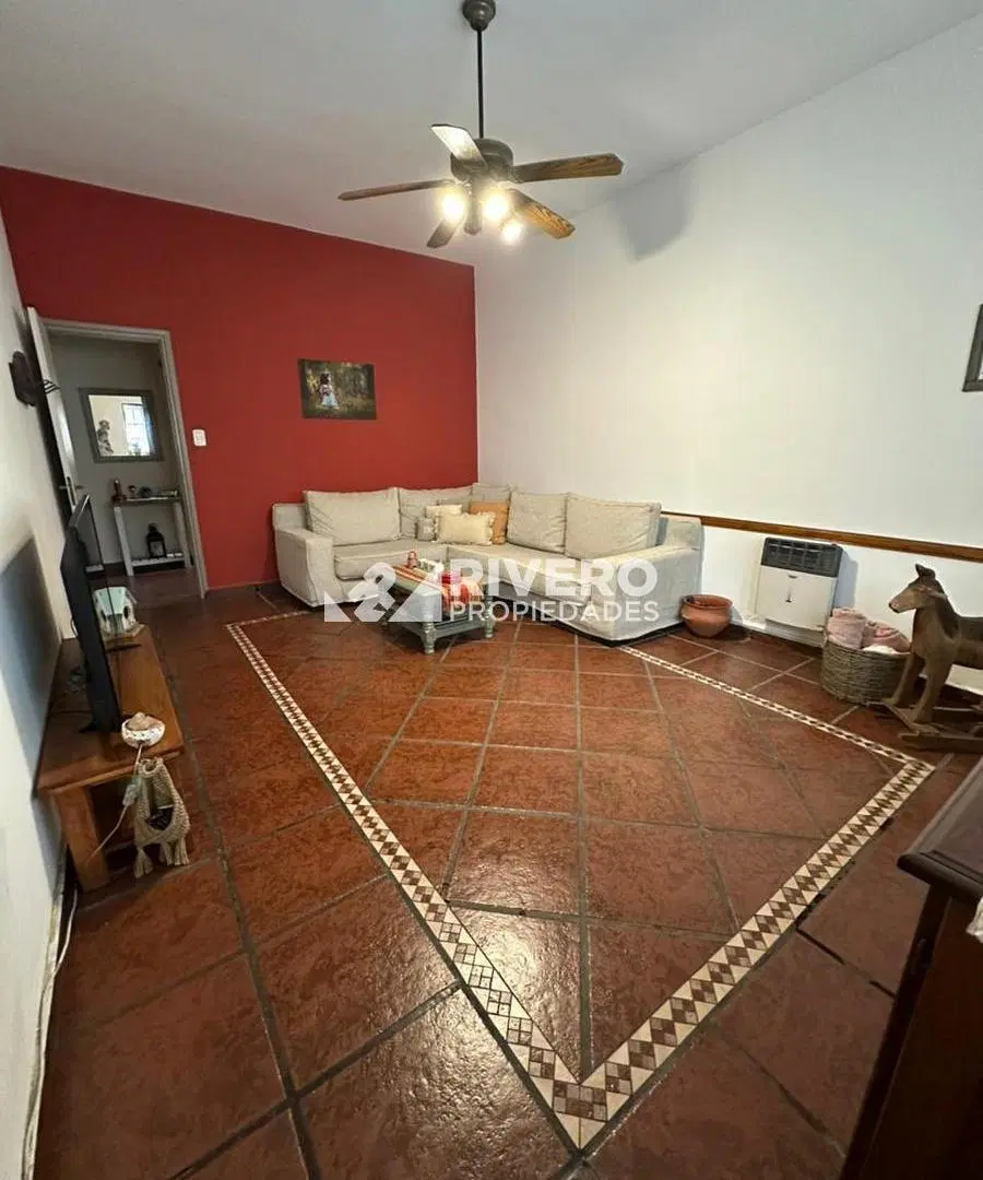 CASA EN VENTA CASTELAR NORTE - ESCUCHA OFERTA 5