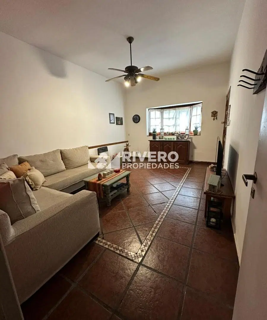CASA EN VENTA CASTELAR NORTE - ESCUCHA OFERTA 4