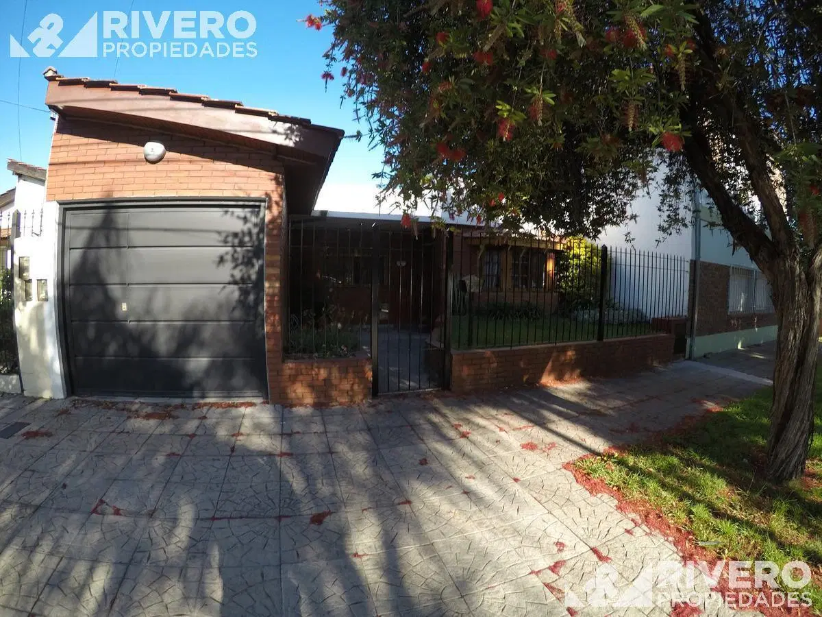 CASA EN VENTA CASTELAR NORTE - ESCUCHA OFERTA 1