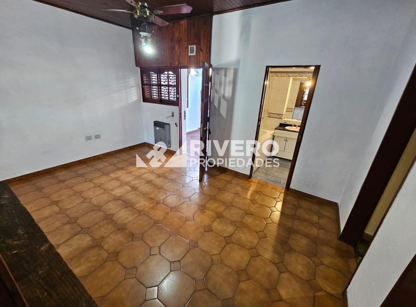 Foto de CASA EN ALQUILER CASTELAR NORTE - EXCELENTE UBICACION, imagen 2