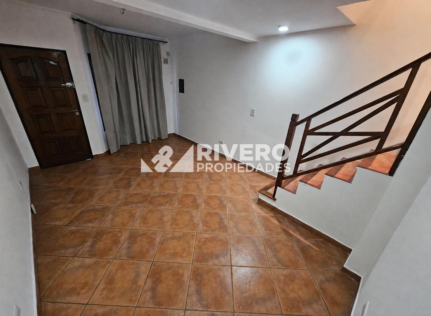 Foto de DUPLEX EN VENTA - CASTELAR NORTE - EXCELENTE ESTADO!!, imagen 2