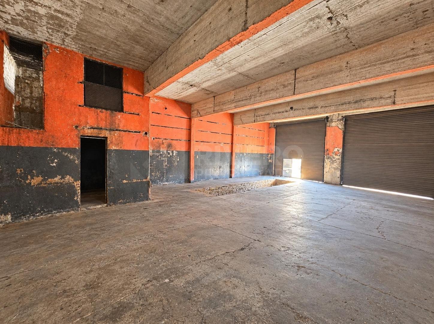 Foto de GALPÓN EN VENTA SOBRE AVENIDA – 300 M² – CASTELAR, imagen 2
