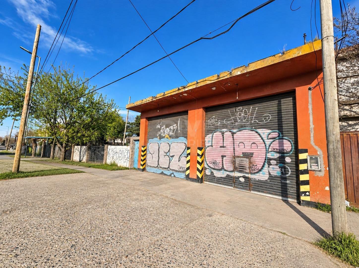 Foto de GALPÓN EN VENTA SOBRE AVENIDA – 300 M² – CASTELAR, imagen 1