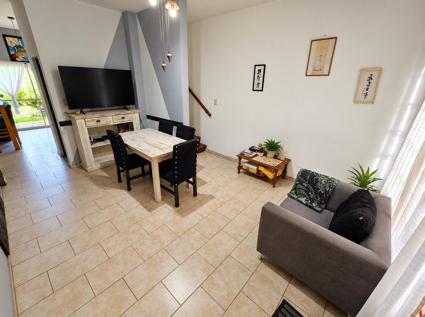 Foto de DUPLEX EN VENTA 4 AMBIENTES EN CASTELAR NORTE, imagen 2