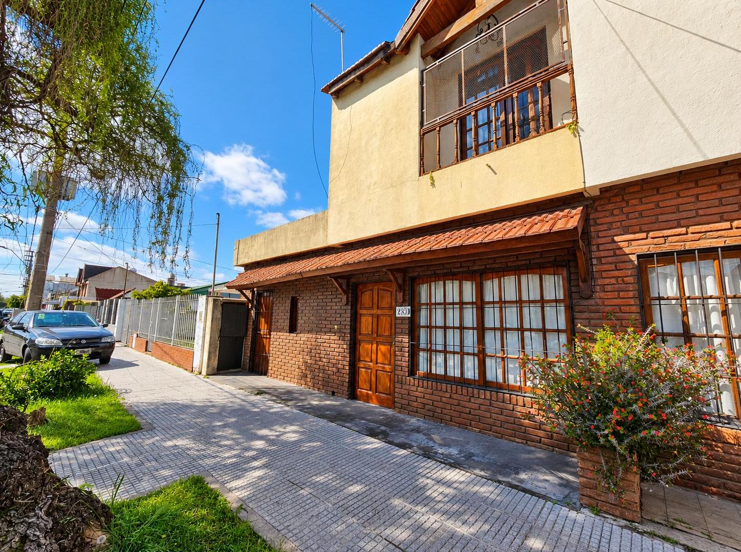 Foto de DUPLEX EN VENTA 4 AMBIENTES EN CASTELAR NORTE, imagen 1