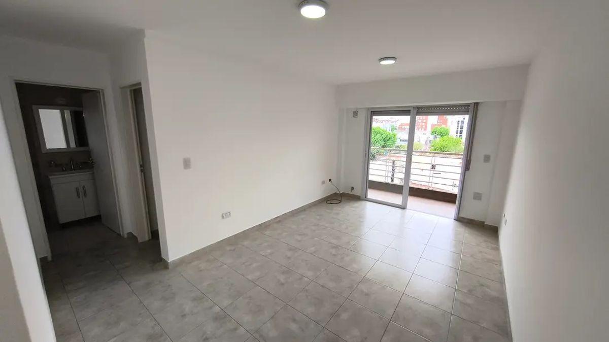 Foto de Departamento 2 ambientes con cochera en alquiler en moron sur, imagen 3