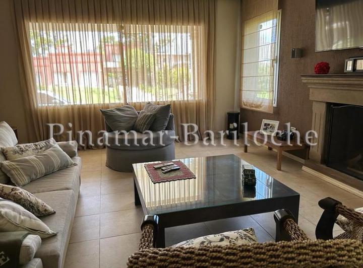 Foto de 571 -Dueño alquila y vende, importante propiedad con pileta - Barrio Golf, imagen 5