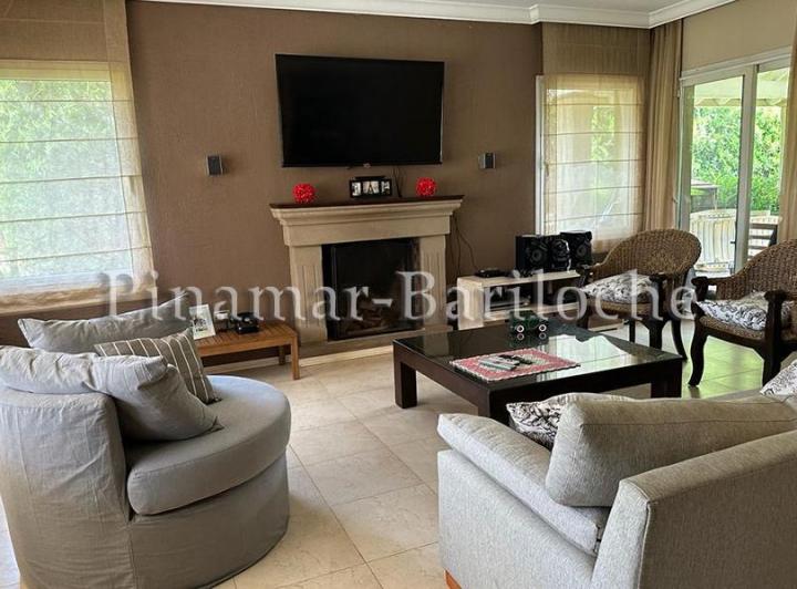 Foto de 571 -Dueño alquila y vende, importante propiedad con pileta - Barrio Golf, imagen 1