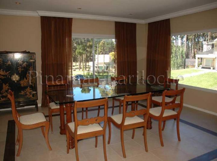 Foto de 571 -Dueño alquila y vende, importante propiedad con pileta - Barrio Golf, imagen 2