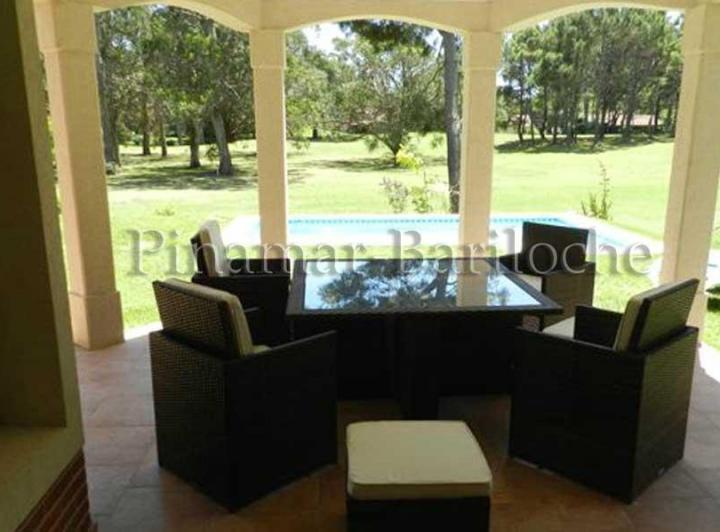 Foto de 704 -Alquiler Chalet al golf con pileta climatizada para 10 pers, imagen 2