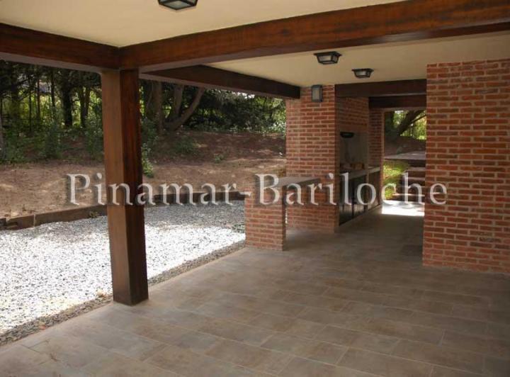 Foto de 540 - Casa en alquiler Cariló - con 5 Dormitorios - 2 matrimoniales, imagen 2
