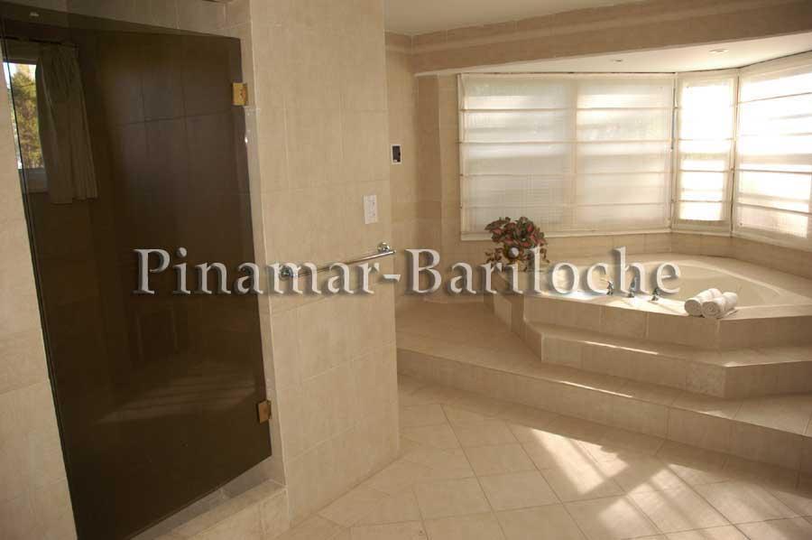837 - Casa en Venta en Cariló con Piscina Climatizada y a m del Mar 1