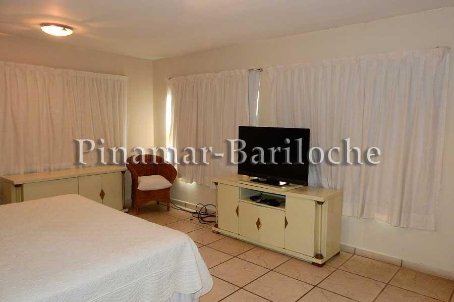 837 - Casa en Venta en Cariló con Piscina Climatizada y a m del Mar 5