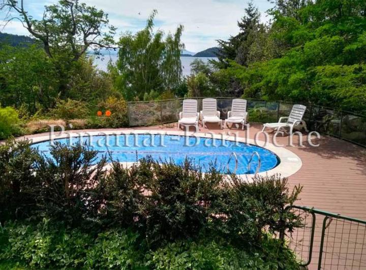 852 - Casa con piscina climatizada, costa de lago y muelle propio
