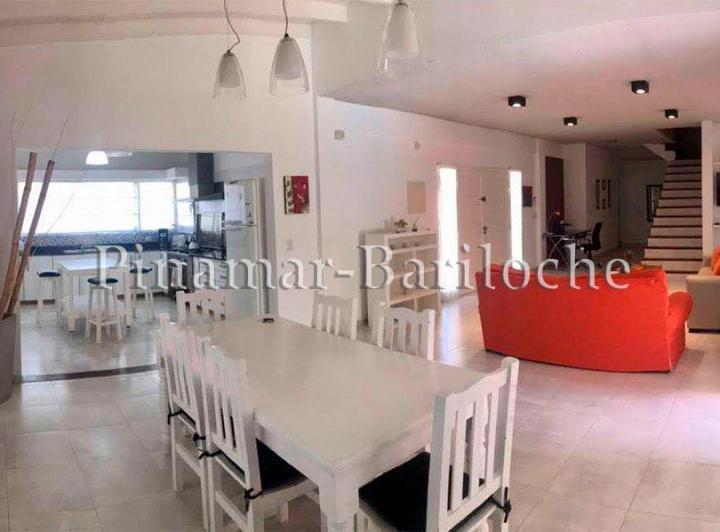 Foto de Casa en alquiler Pinamar Zona Centro con 4 dorm pileta climatizada - 438, imagen 4