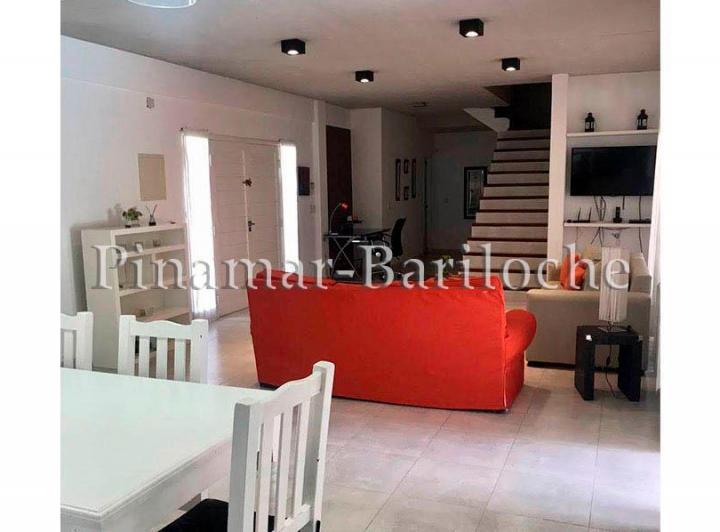 Foto de Casa en alquiler Pinamar Zona Centro con 4 dorm pileta climatizada - 438, imagen 3