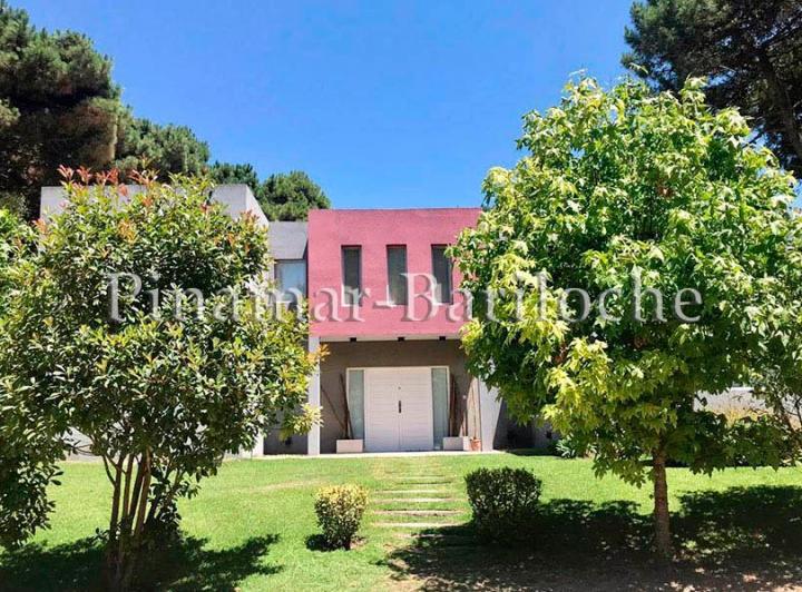 Foto de Casa en alquiler Pinamar Zona Centro con 4 dorm pileta climatizada - 438, imagen 2