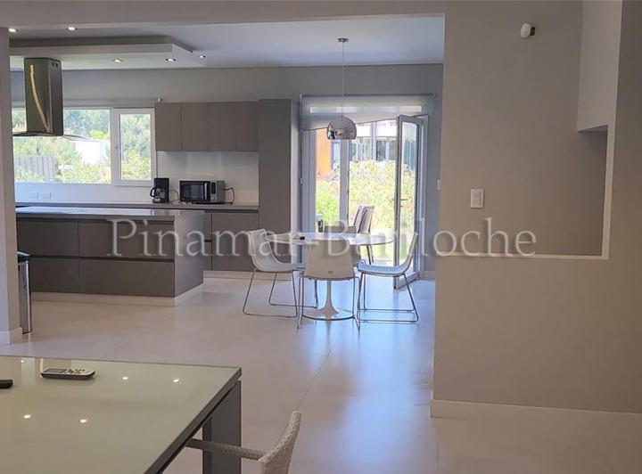 Foto de Casa en alquiler B Los Álamos Pinamar-3 dorm y Play-Cochera doble, imagen 4