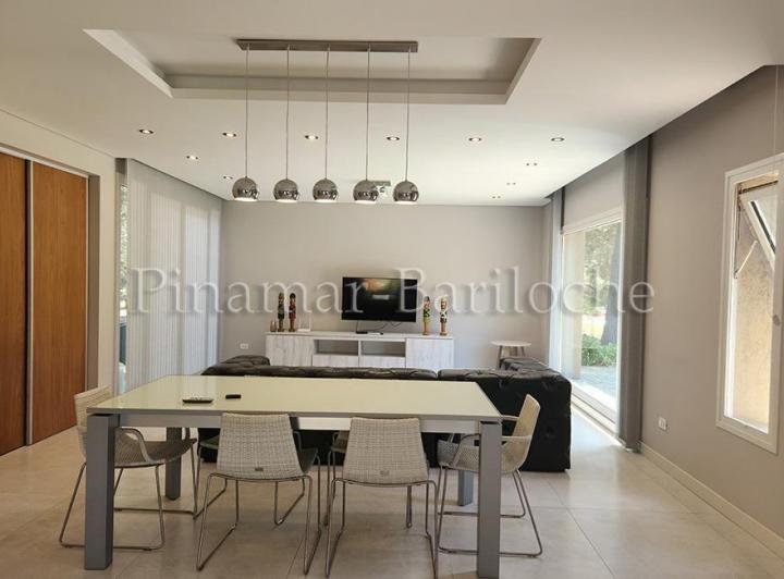 Foto de Casa en alquiler B Los Álamos Pinamar-3 dorm y Play-Cochera doble, imagen 1
