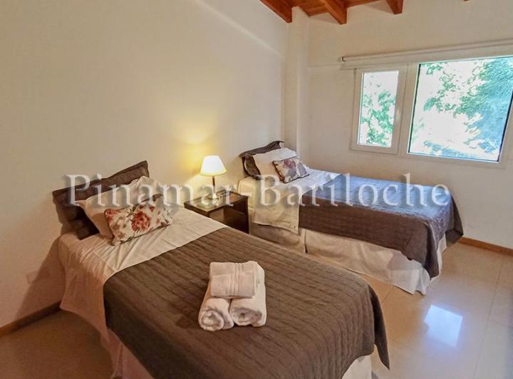 Foto de 945 - Departamento en alquiler en Bariloche zona centro con vista al lago 3 amb, imagen 2