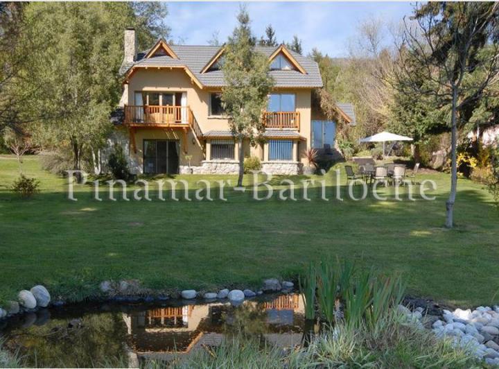 888 - Casa en alquiler en Bariloche con vista al lago y 4 dormitorios