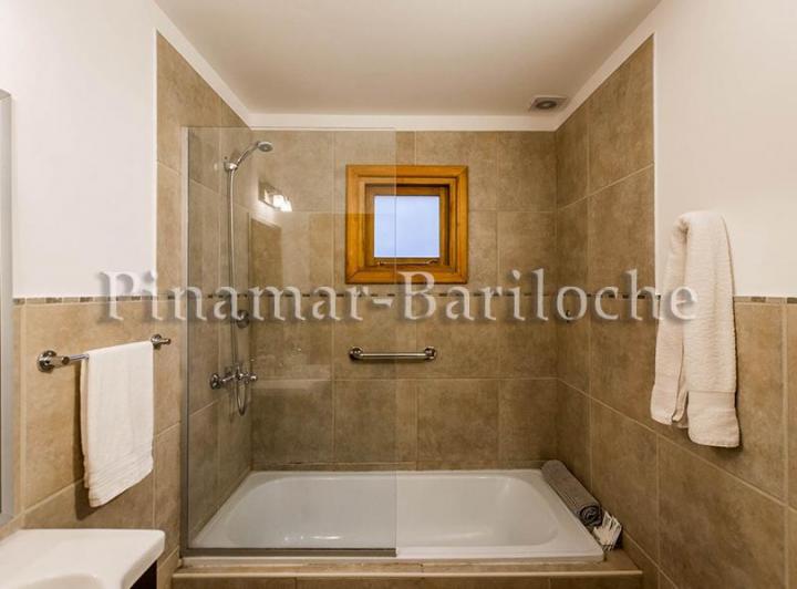 1154 - Departamento tipo cabaña 1 o  2 dormitorios en Villa La Angostura  3
