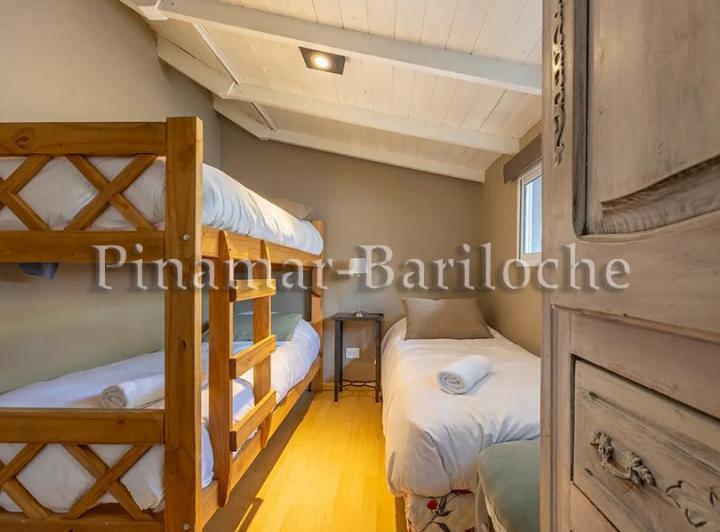 Casa en alquiler en Bariloche zona centro, 2 dorm a 4 cuadras del Lago - 989