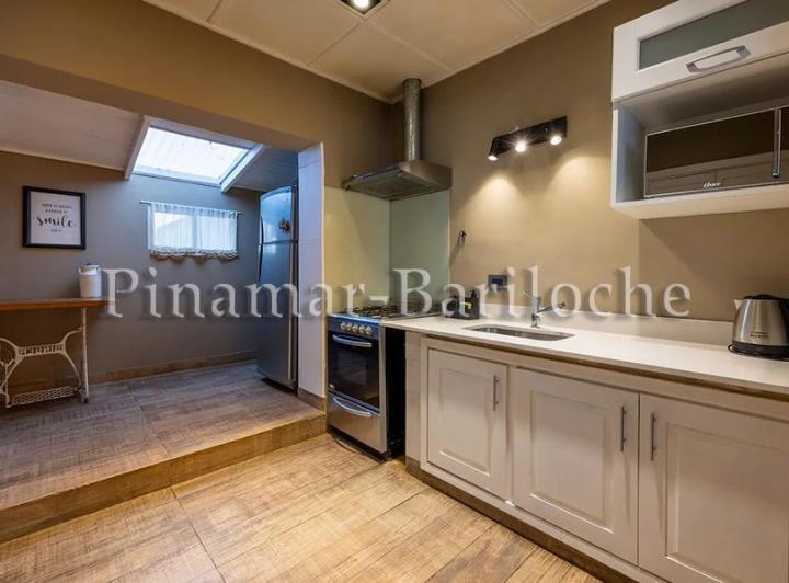 Foto de Casa en alquiler en Bariloche zona centro, 2 dorm a 4 cuadras del Lago - 989, imagen 3