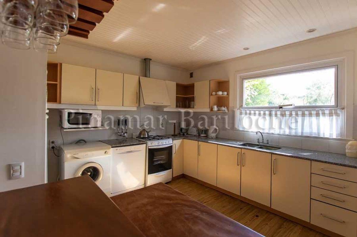 Foto de Casa en alquiler Cariló a metros de la playa - 4 Dormitorios - Pileta, imagen 5