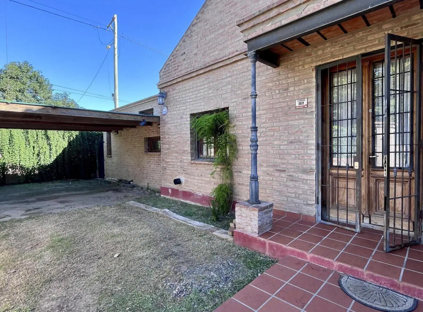 Casa de 2 dormitorios en Rivera Indarte! Con entrepiso! 1