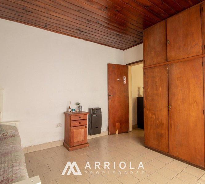 Local + 2 Departamentos de 3 Ambientes. Venta en Block. Barrio San Carlos 4