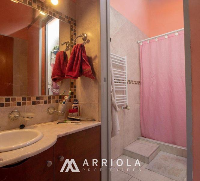 Local + 2 Departamentos de 3 Ambientes. Venta en Block. Barrio San Carlos 2