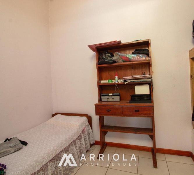 Local + 2 Departamentos de 3 Ambientes. Venta en Block. Barrio San Carlos 1